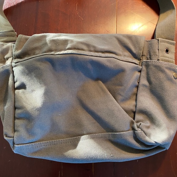 NWOT: For Men or Women:: Diesel "Stay True" Olive Green Messenger Bag - Picture 5 of 8